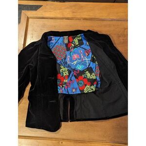 Kids Size 6 jacket coat black velvet with bright color lining VGUC